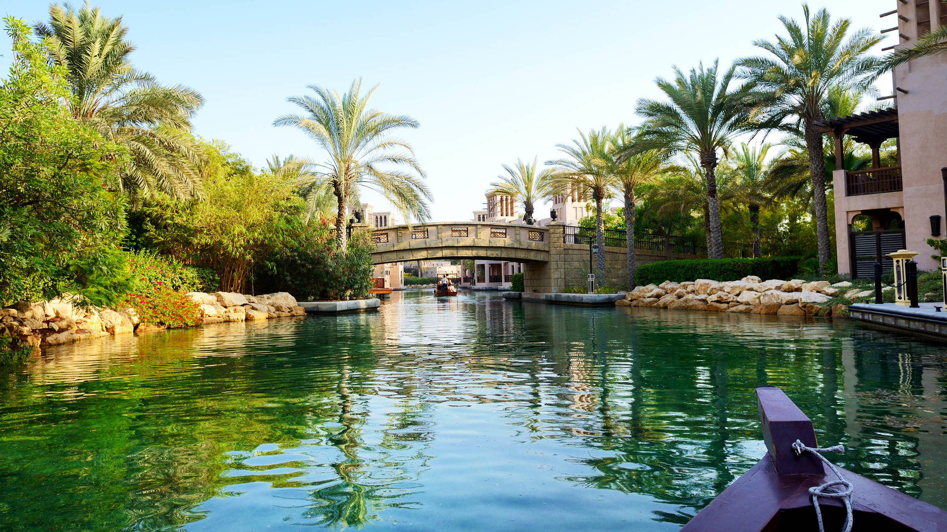 waterways and abra boat at Souk Madinat Jumeirah Dubai Istock