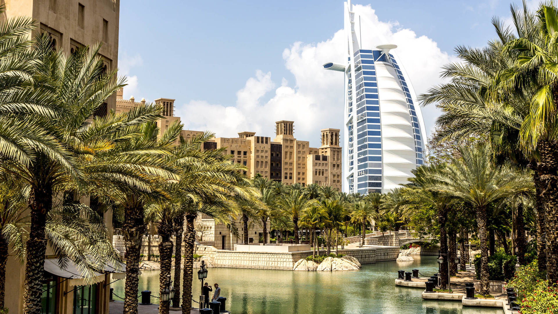 Canalside paths Souk Madinat Jumeirah istock Dubai