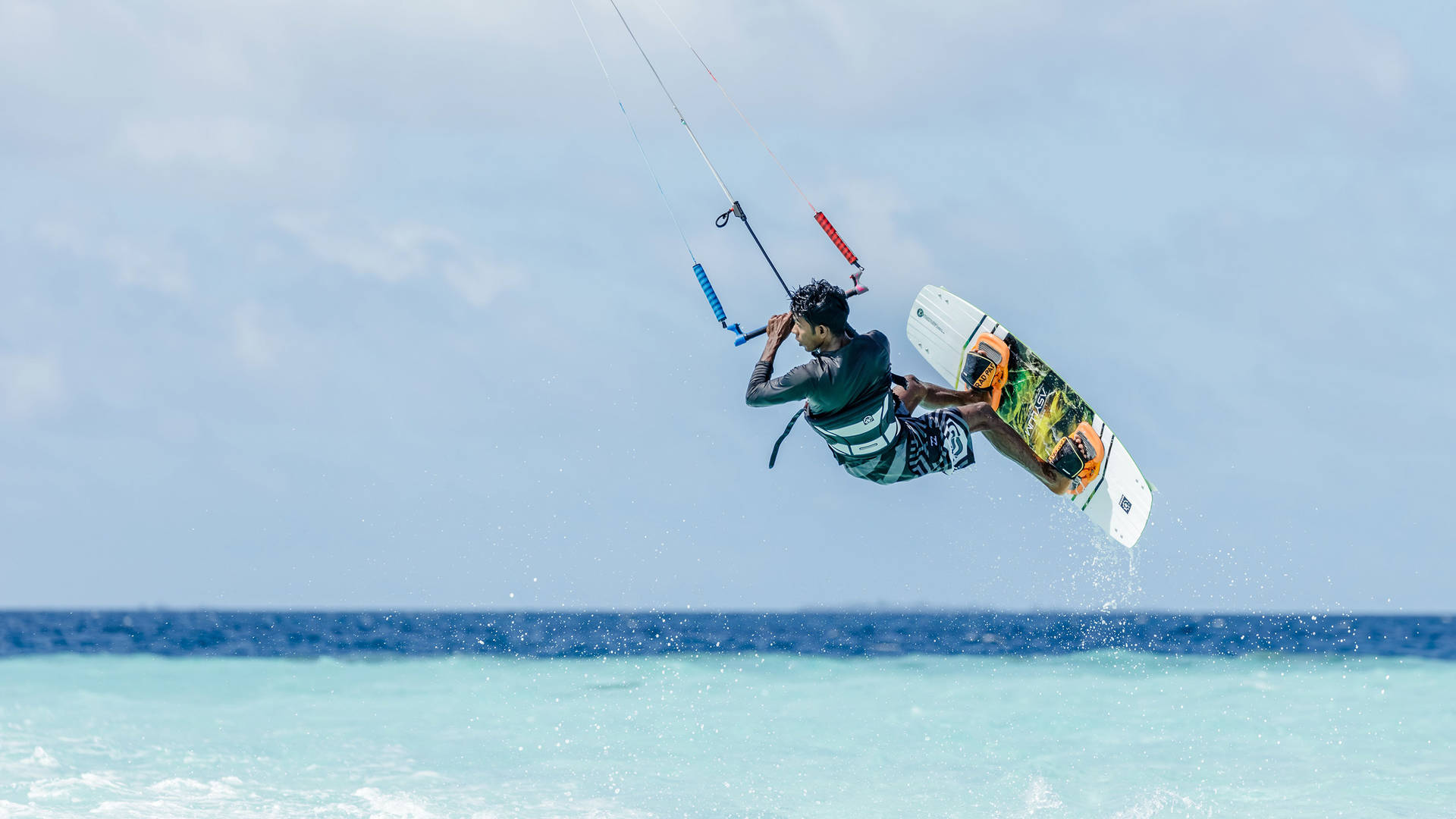 Kite-Surfing-Jumeirah-Vittaveli